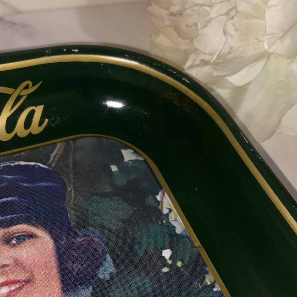 1983 Coca-Cola Dark Green and Gold Antique Style Serving Tray - Picture 13 of 17